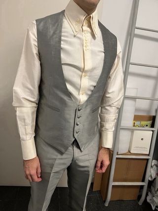 Traje Inmaculada García Novio Gris