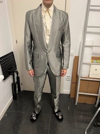 Traje Inmaculada García Novio Gris