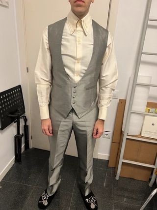 Traje Inmaculada García Novio Gris