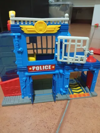 Casa Super Things Police
