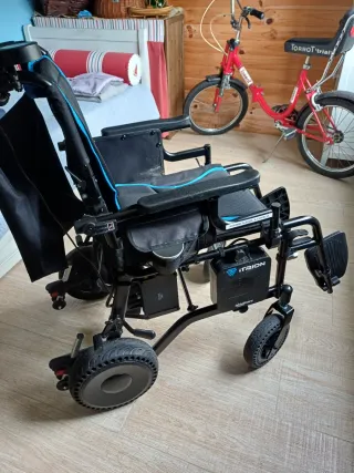 Silla de ruedas electrica. Muy fácil de usar