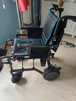 Silla de ruedas electrica. Muy fácil de usar