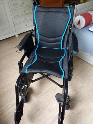 Silla de ruedas electrica. Muy fácil de usar