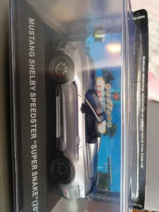 Maqueta Ford Mustang y Toyota