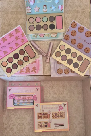 2 Cofres Maquillaje Too Faced Christmas Bake Shopp