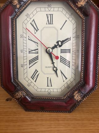 Reloj de pared octogonal con alarma