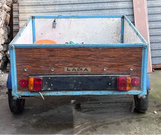 Remolque de coche azul