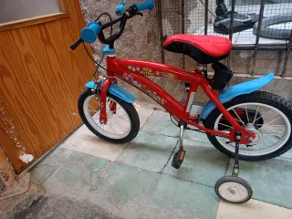 Bicicleta infantil Paw Patrol roja