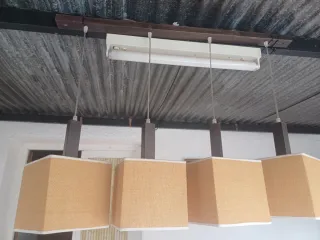 Lámpara de tela y madera