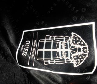 Abrigo de plumas de Guess Negro con Cinturón