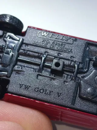 VOLKSWAGEN GOLF V FSI 1/64 WELLY