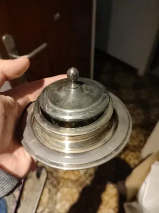 Salsera antigua de alpaca o metal