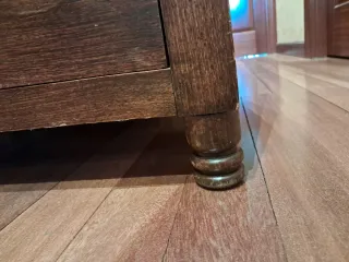 Cómoda de madera con 4 cajones