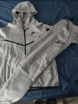 Conjunto Nike Tech Gris