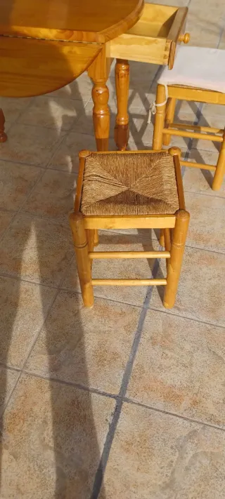 Mesa redonda cocina madera + 2 taburetes