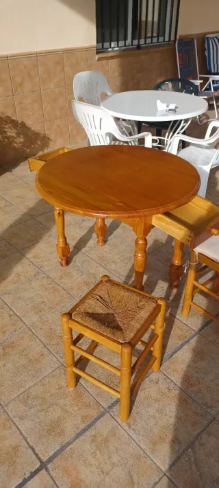 Mesa redonda cocina madera + 2 taburetes