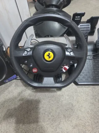 Volante Ferrari PS4/PS5/PC