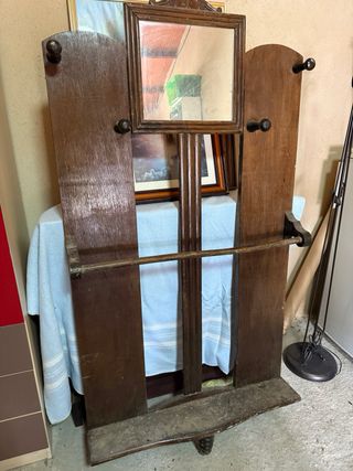 Perchero de madera con espejo rústico