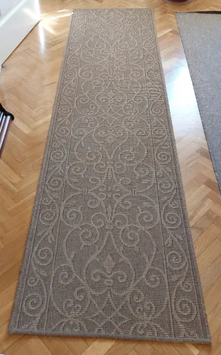 Tappeto da corridoio beige e grigio