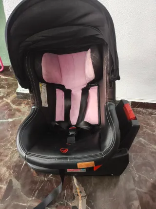 Silla de coche para bebé negra y lila
