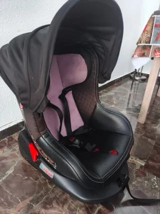 Silla de coche para bebé negra y lila