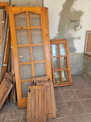Puertas y ventanas de madera