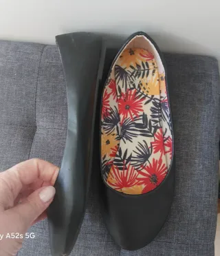 Ballerine nere con fantasia floreale