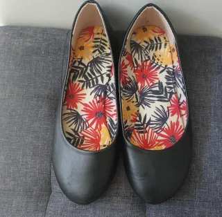 Ballerine nere con fantasia floreale