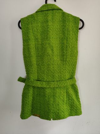 Chaleco tweed Zara verde con cinturón