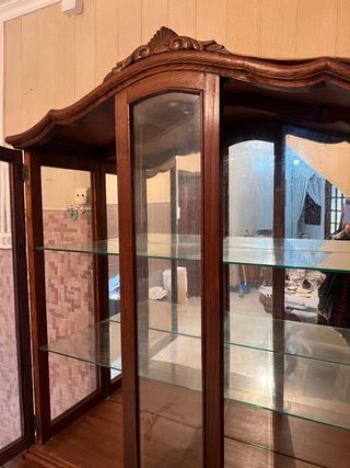 Vitrina Clásica Madera Maciza y Cristal