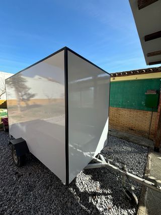 Remolque cerrado fibra de vidrio