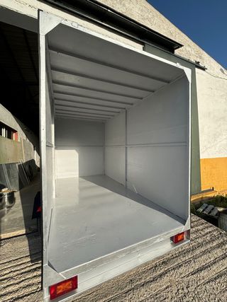 Remolque cerrado fibra de vidrio