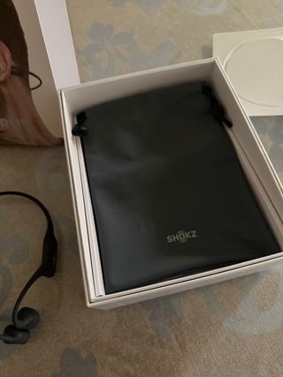 Auriculares deportivos Shokz OpenRun Negros.