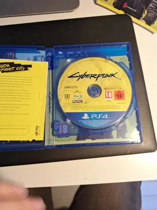 Cyberpunk 2077 PS4 + Objetos exclusivos