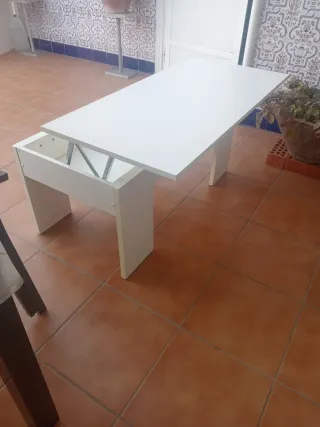 Mesa baja blanca de madera