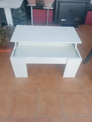 Mesa baja blanca de madera