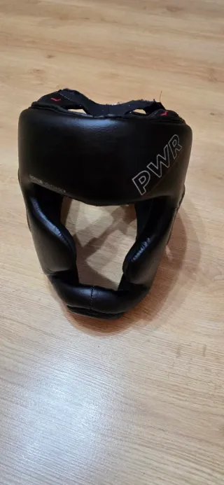 Casco de boxeo negro