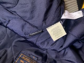 Cazadora verde militar con capucha