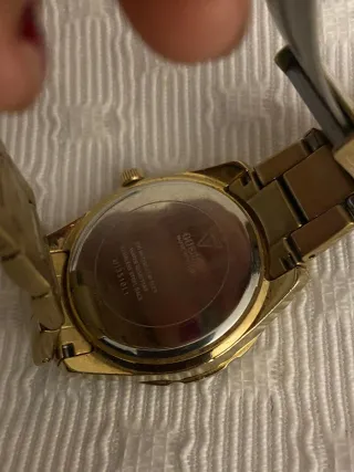 Reloj Guess Dorado con Cristales