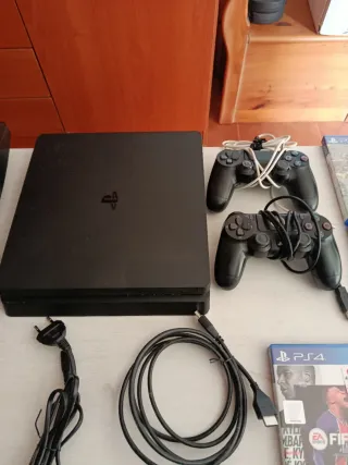 Consolas PS3, y PS4 Slim Negras