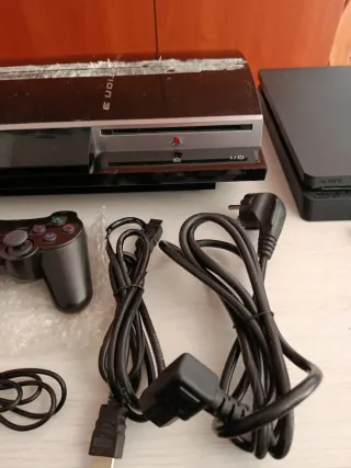Consolas PS3, y PS4 Slim Negras