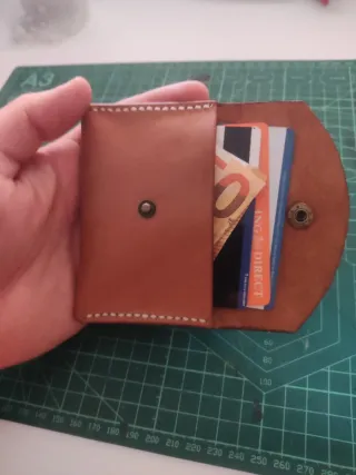 Cartera Minimalista Cuero Natural Hecha a Mano