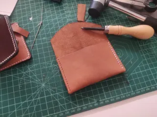 Cartera Minimalista Cuero Natural Hecha a Mano