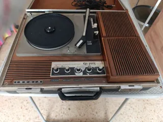 Tocadiscos Iberia DUAL 410 no sé enciende
