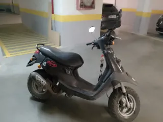 Peugeot Squab Scooter Negra Automática