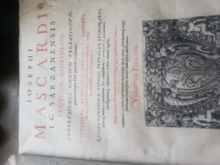 Antiguo libro de derecho año 1607