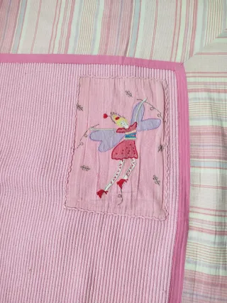 Alfombra infantil de tela rosa