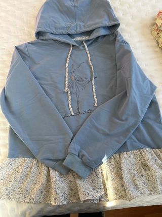 Sudadera Evima con capucha y volante