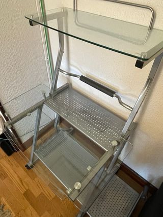 Escritorio de cristal y metal