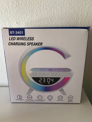 Altavoz LED BT-3401 con cargador inalámbrico